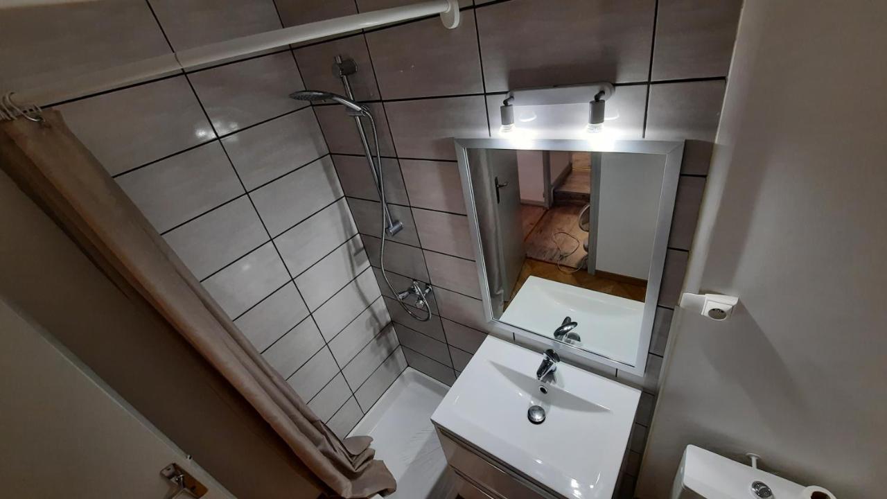 Suite 3 pièces chambre+cuisine+SDB centre ville Privas Extérieur photo
