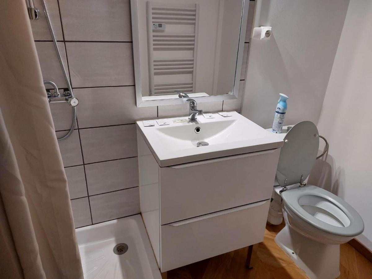 Suite 3 pièces chambre+cuisine+SDB centre ville Privas Extérieur photo